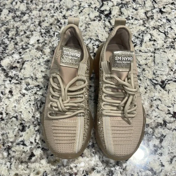 Steve Madden Maxima Sneakers Gold + Rhinestones Brand New Size 6M - Picture 2 of 7